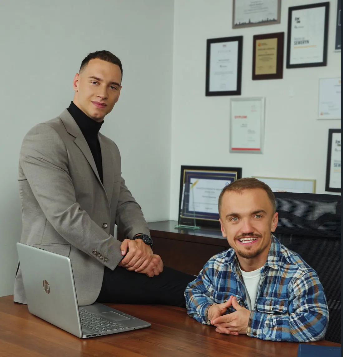 Konsultacja finansowa i doradztwo kredytowe w Krakowie - Sławomir Smaciarz z klientem
